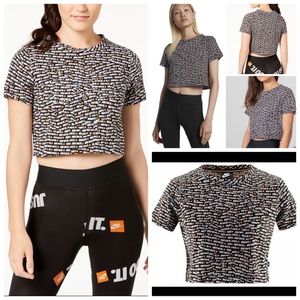Nike Sportswear Just Do It Crop Short Sleeve T-Shirt.